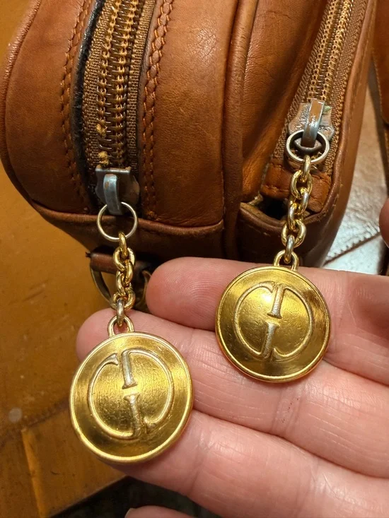 Gucci Leather Crossbody Bag with Sherry Web and Leather Strap - Picture 14 of 16